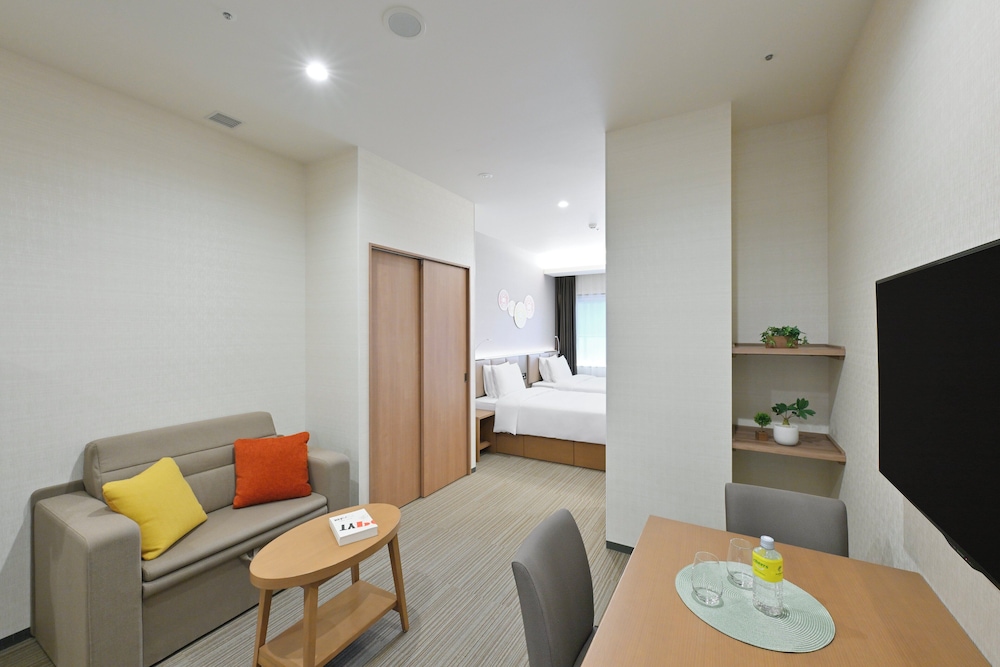 holiday inn and suites shin osaka an ihg hotel