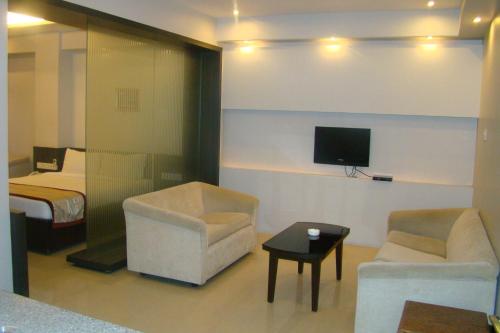 the curzon court