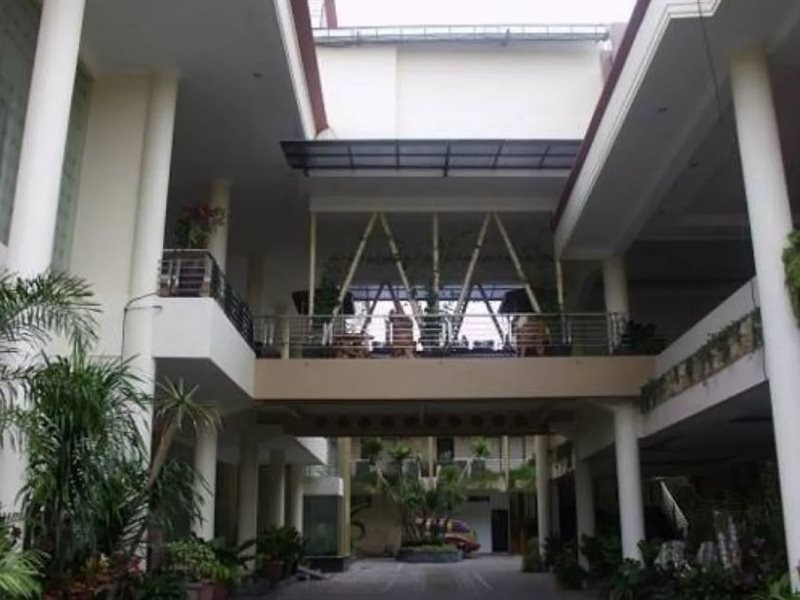 grand mansion blitar