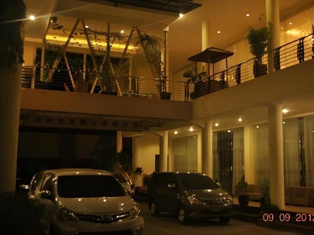 grand mansion blitar