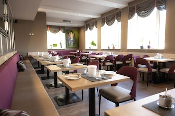 hotel max 70