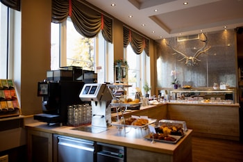 hotel max 70