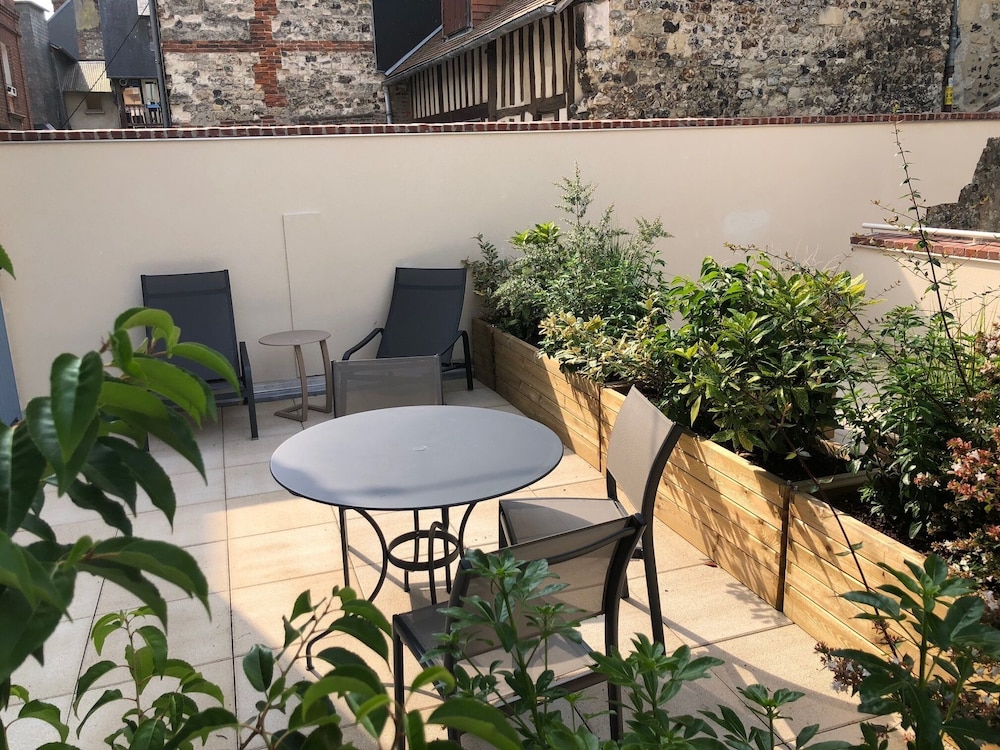 la maison deugene apparthotel centre historique