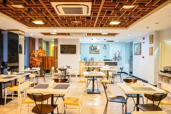 hotel dharmein