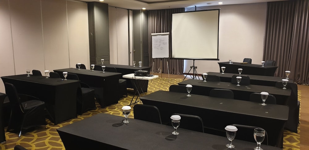 rivoli hotel jakarta