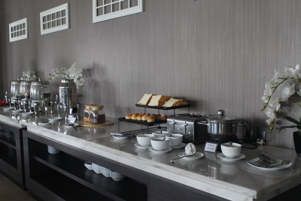 rivoli hotel jakarta