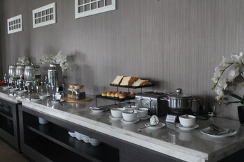 rivoli hotel jakarta