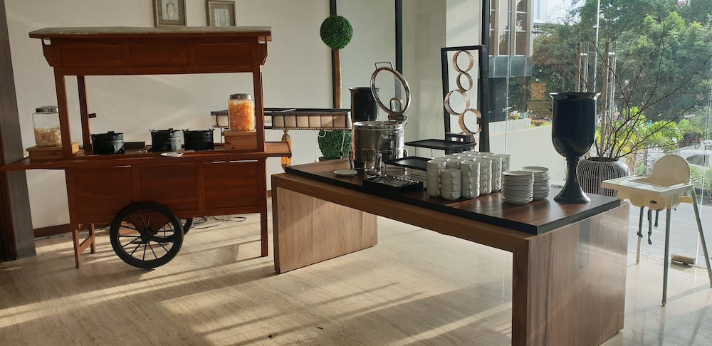 rivoli hotel jakarta