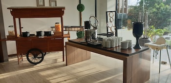 rivoli hotel jakarta