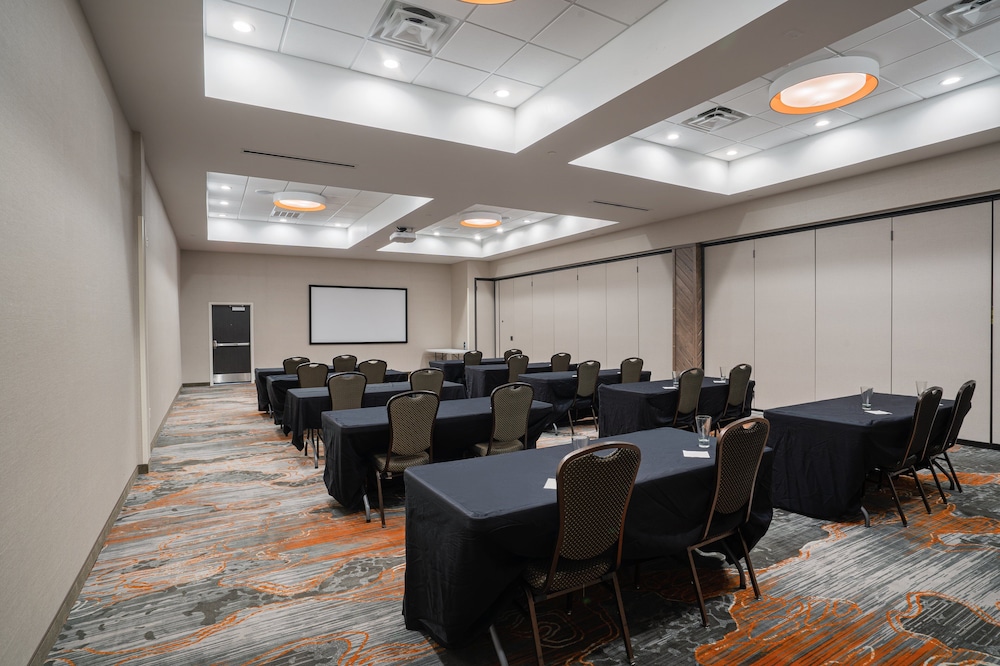 holiday inn and suites memphis southeast germantown an ihg hotel
