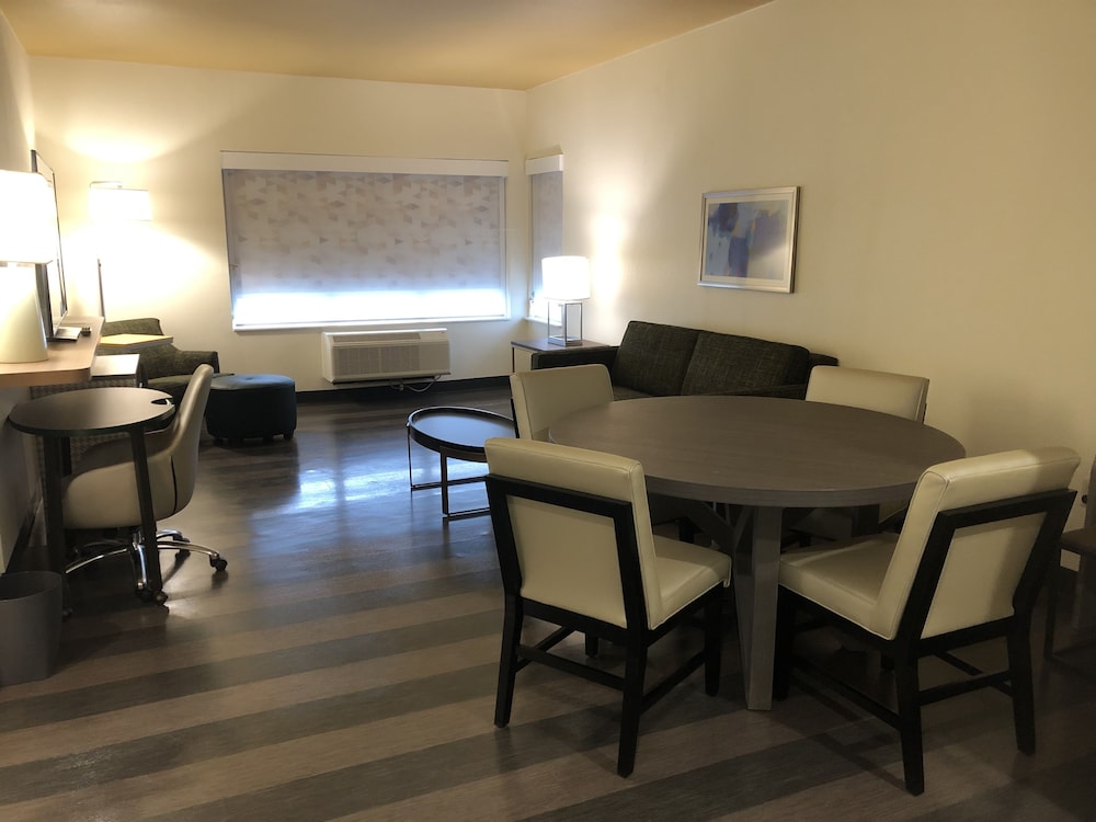 holiday inn and suites memphis southeast germantown an ihg hotel