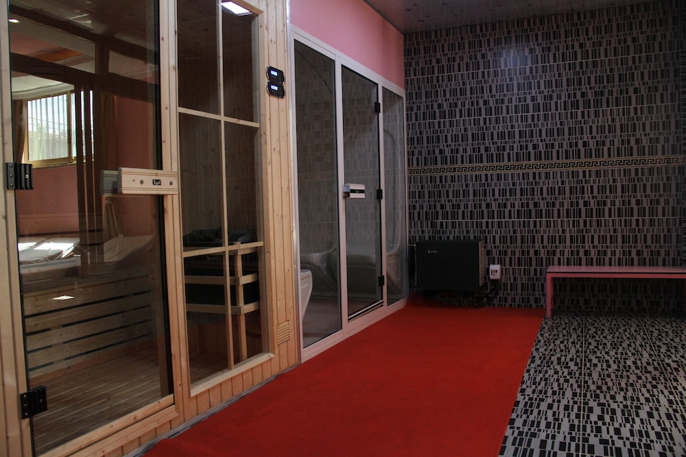 emmad apartment hotel