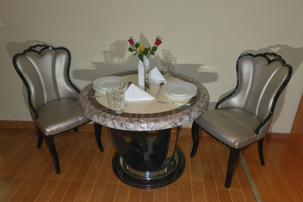 emmad apartment hotel