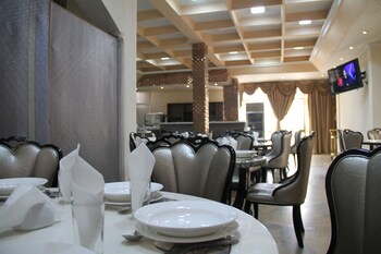 emmad apartment hotel
