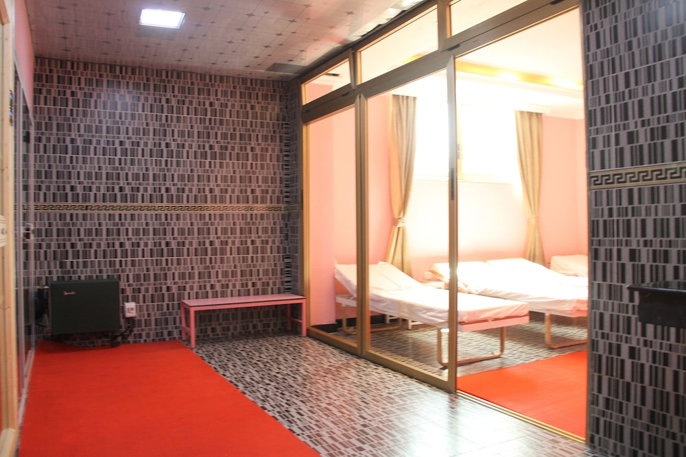 emmad apartment hotel