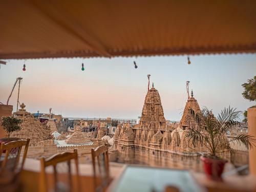 mud mirror guesthouse