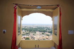 mud mirror guesthouse