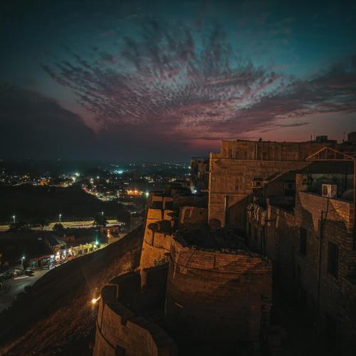 mud mirror guesthouse