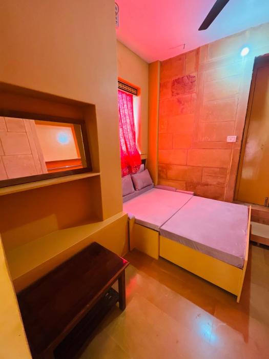 mud mirror guesthouse