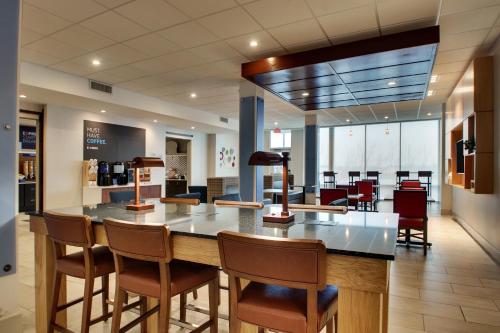 holiday inn express mt sterling north