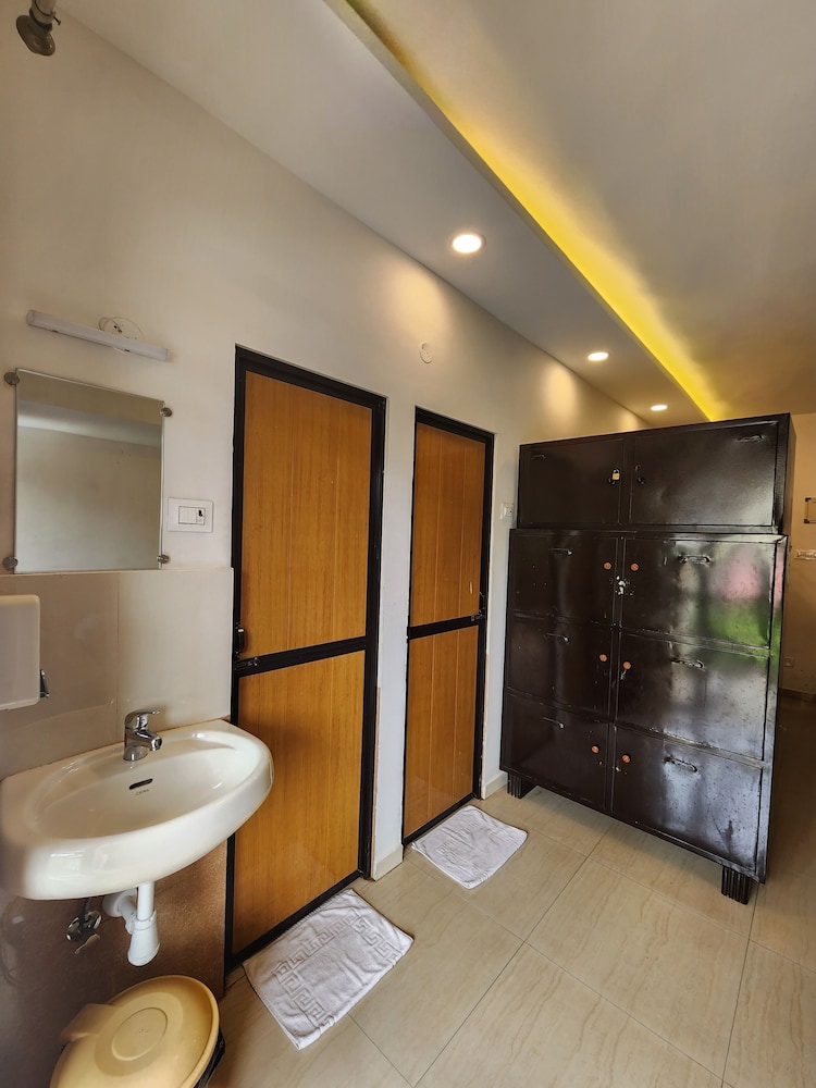 all seasons guest house