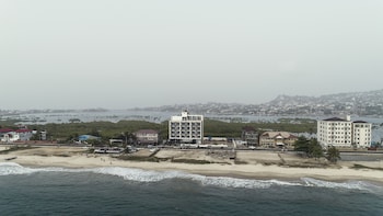 Sierra Palms Resort,Lumley Beach>>Freetown,4 star