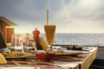 Sierra Palms Resort,Lumley Beach>>Freetown,4 star