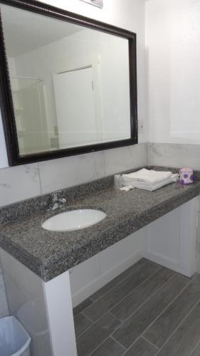 economy inn