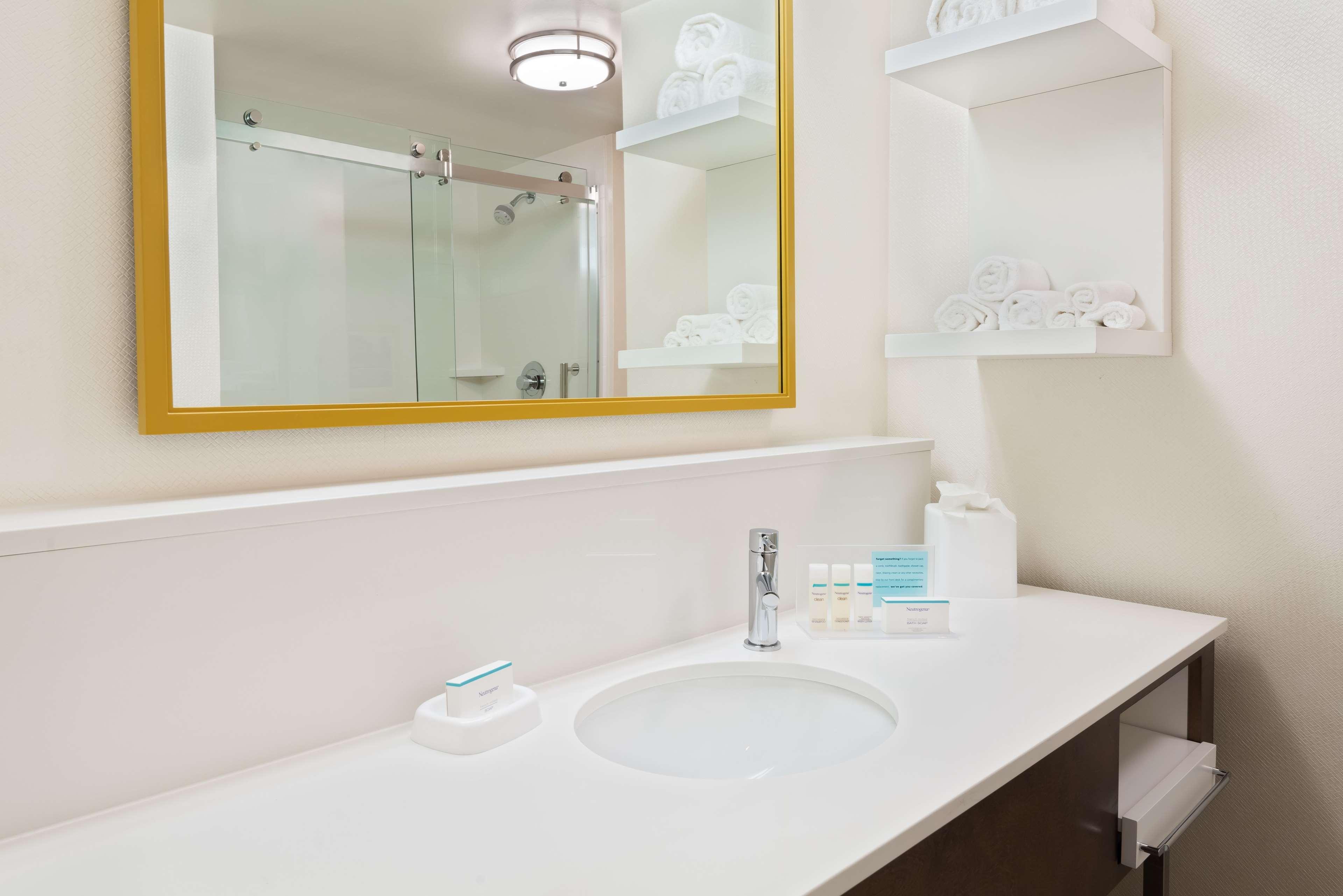 hampton inn and suites atlanta buckhead place