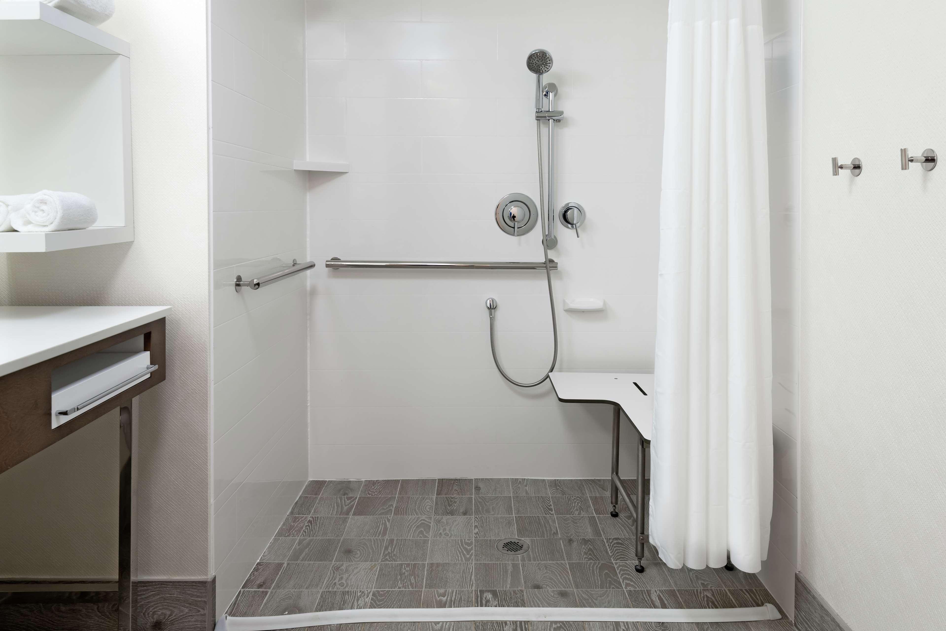 hampton inn and suites atlanta buckhead place