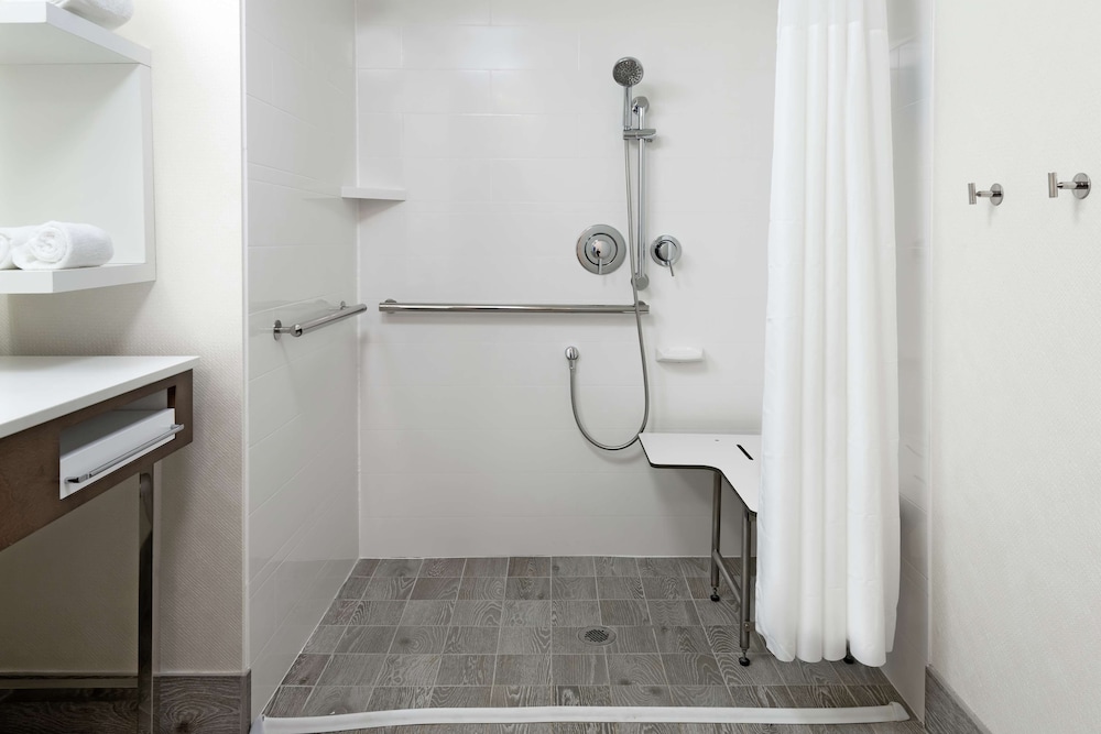 hampton inn and suites atlanta buckhead place