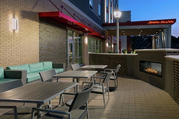 hampton inn and suites atlanta buckhead place