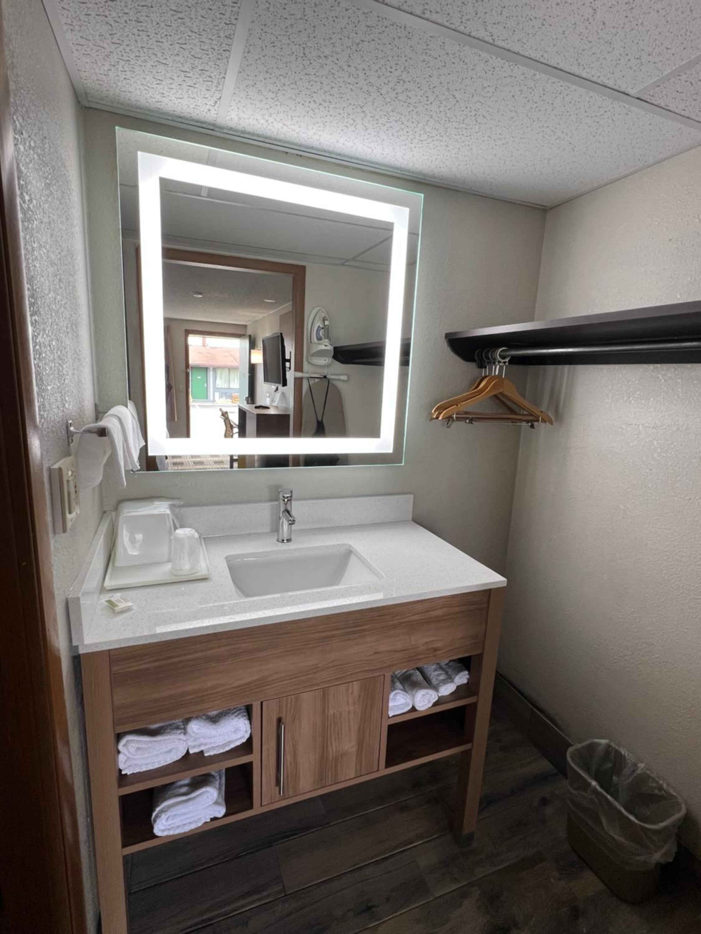 holiday inn express and suites braselton west an ihg hotel