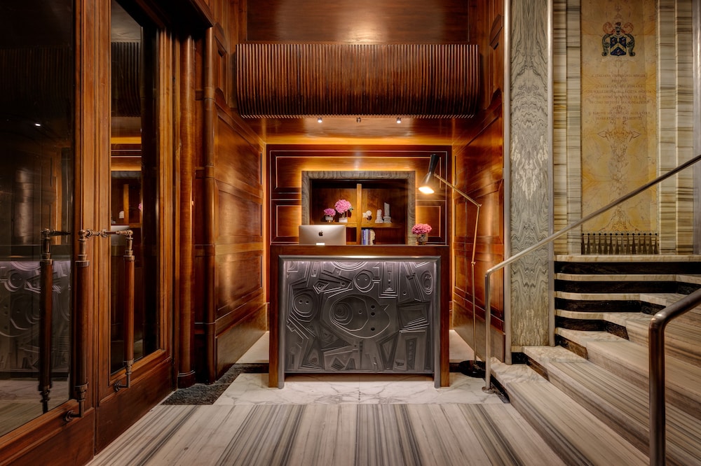 singer palace hotel