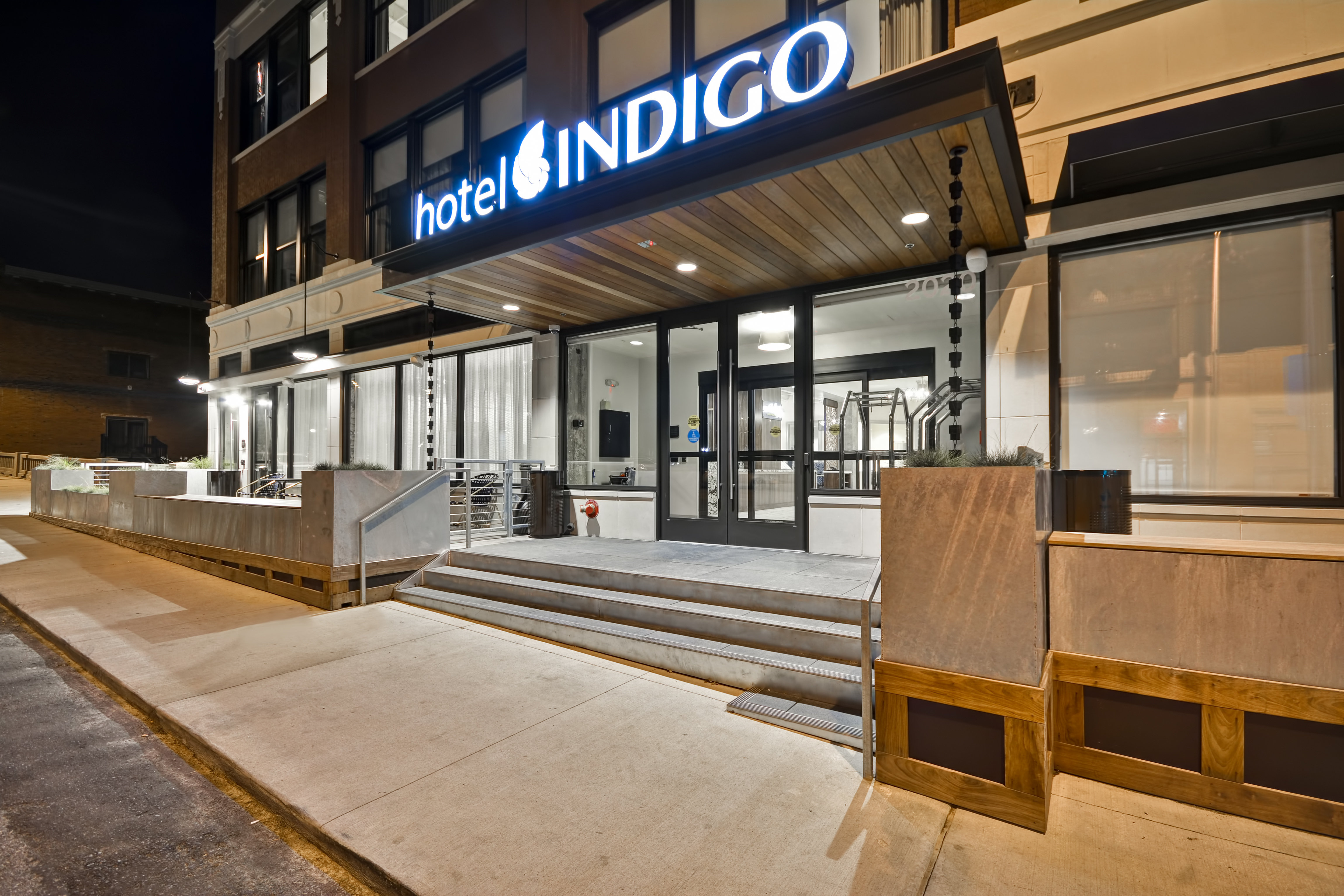 hotel indigo kansas city the crossroads an ihg hotel
