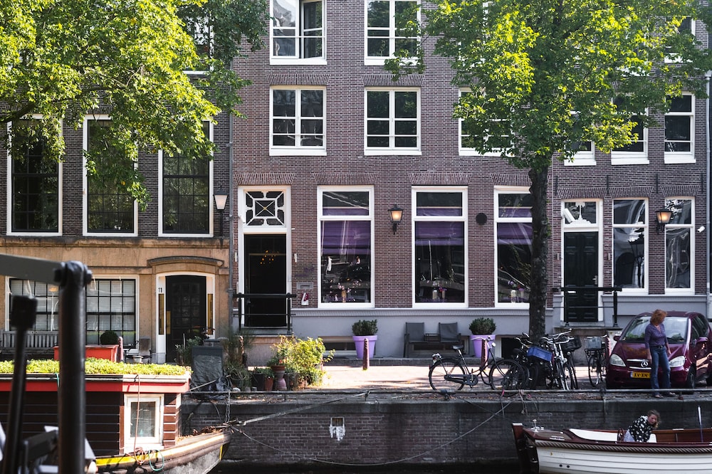 hotel sebastians