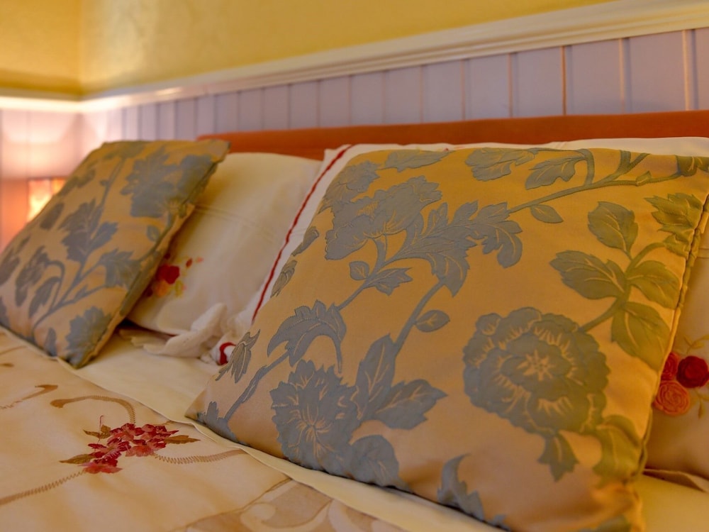 the warren guest house