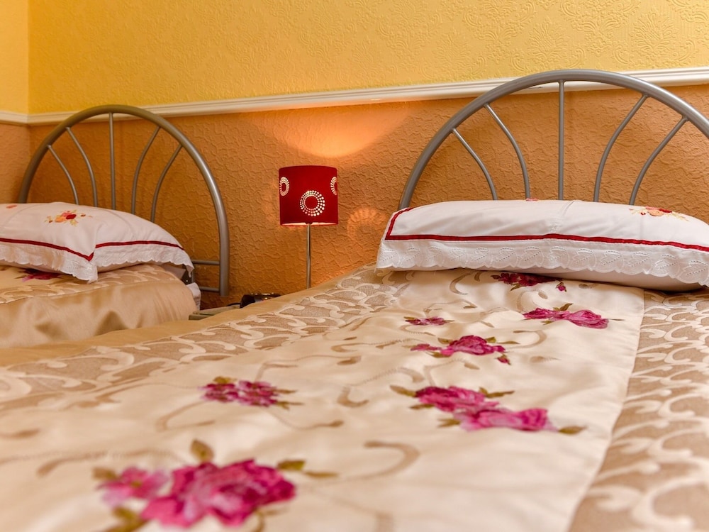 the warren guest house