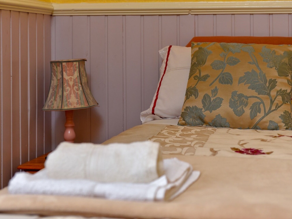 the warren guest house