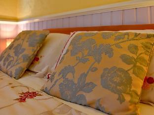 the warren guest house