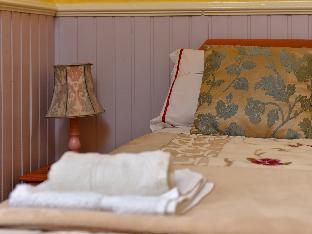 the warren guest house