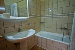 grand hotel loutraki