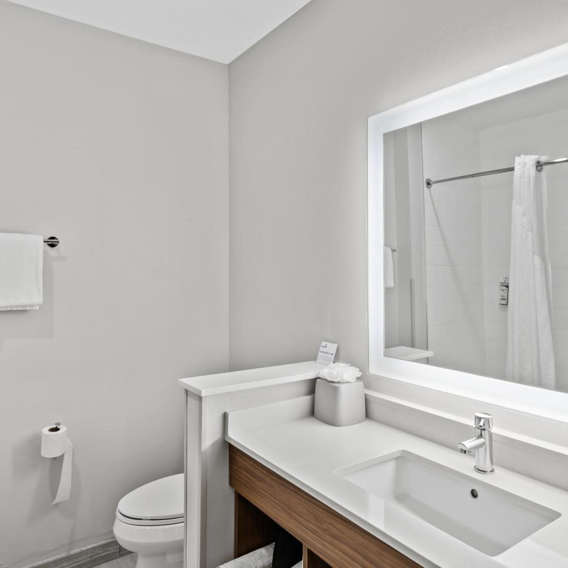 holiday inn express and suites white hall an ihg hotel