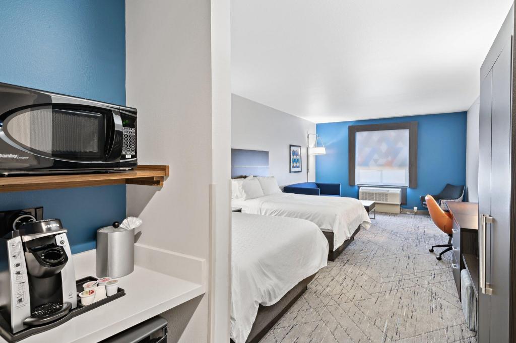 holiday inn express and suites white hall an ihg hotel