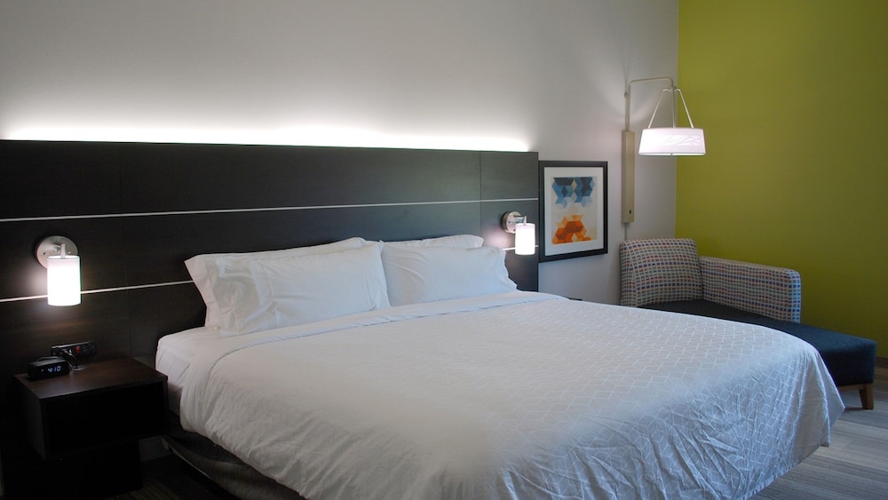 holiday inn express and suites white hall an ihg hotel