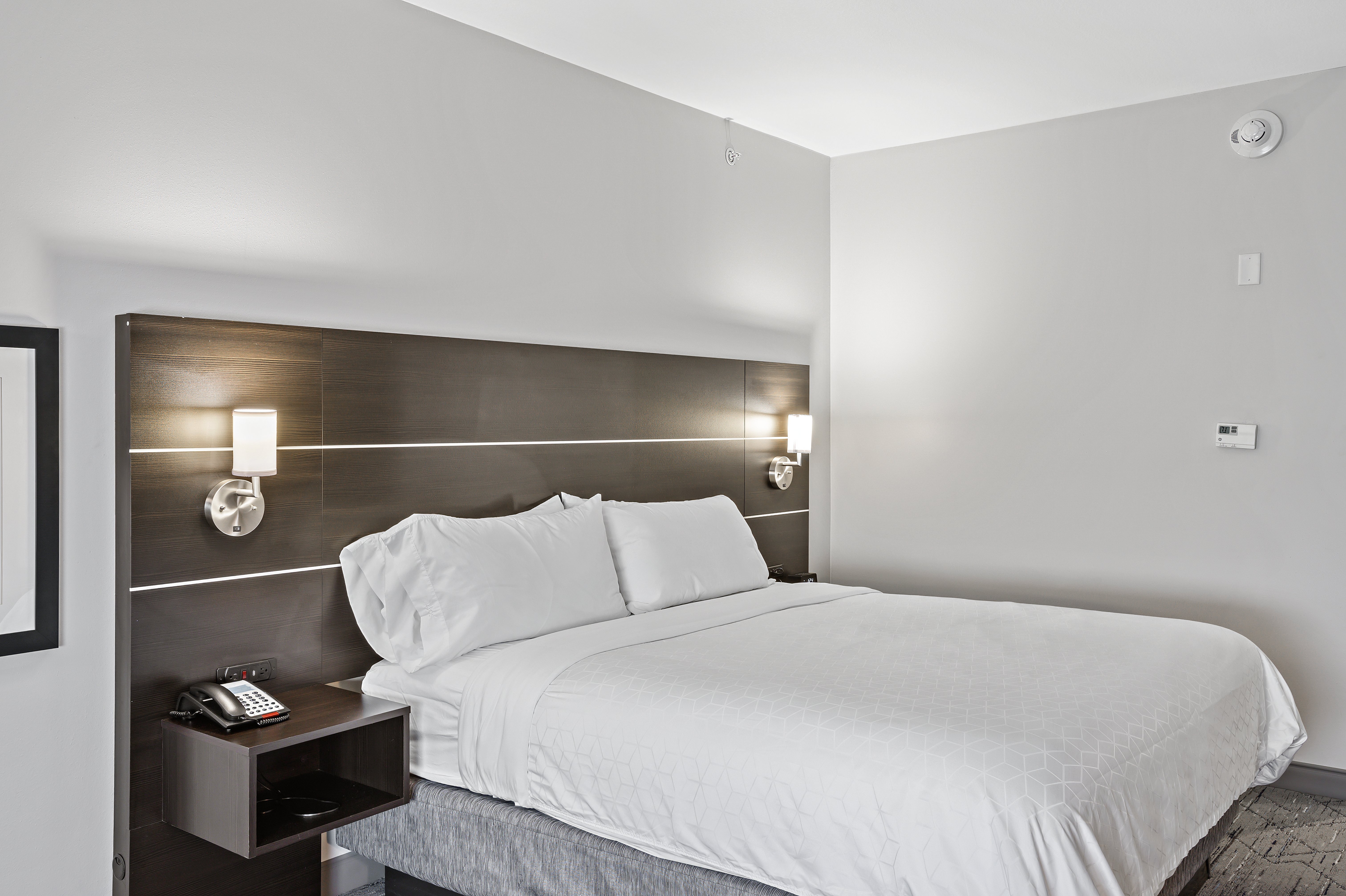 holiday inn express and suites white hall an ihg hotel