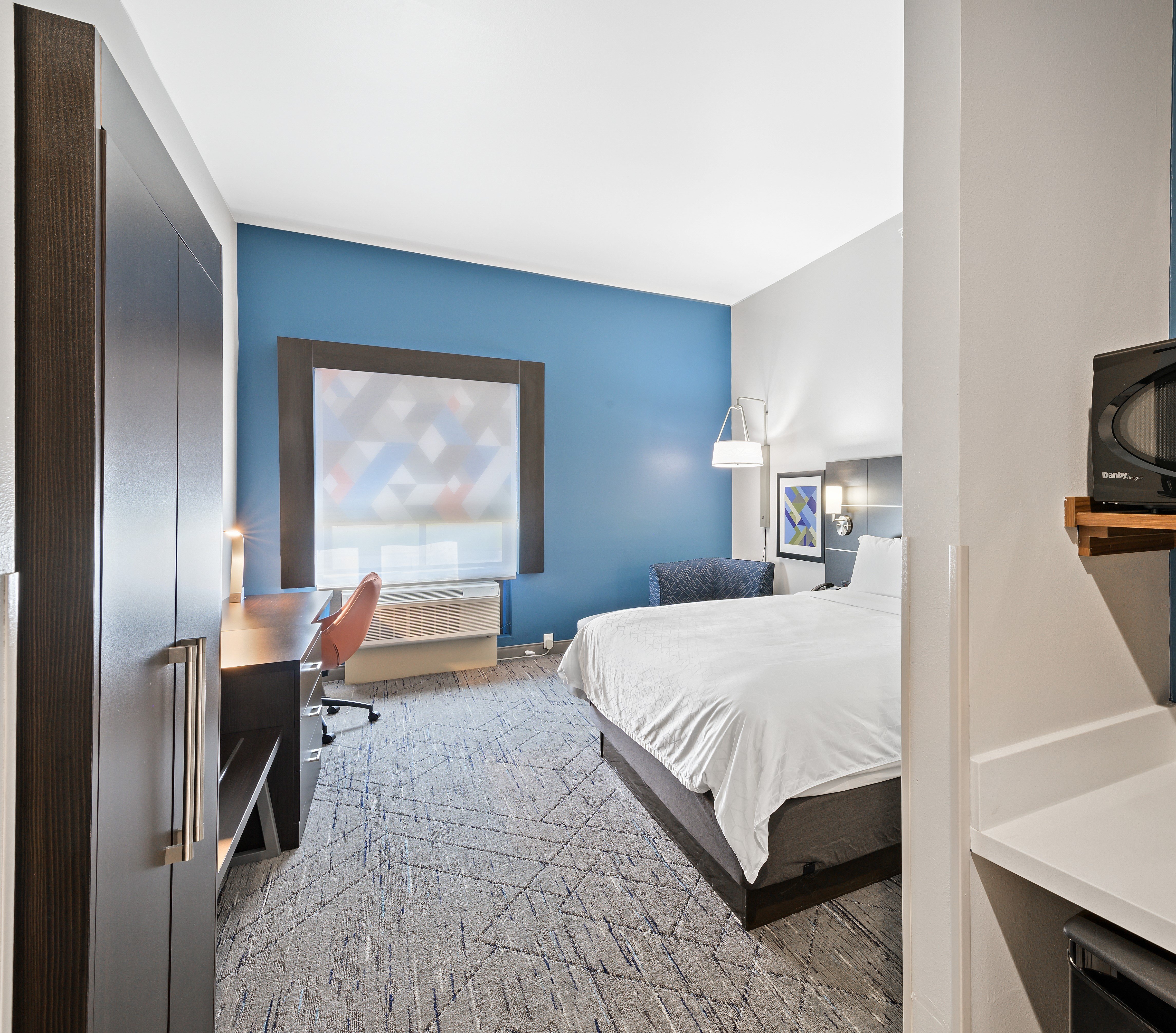 holiday inn express and suites white hall an ihg hotel