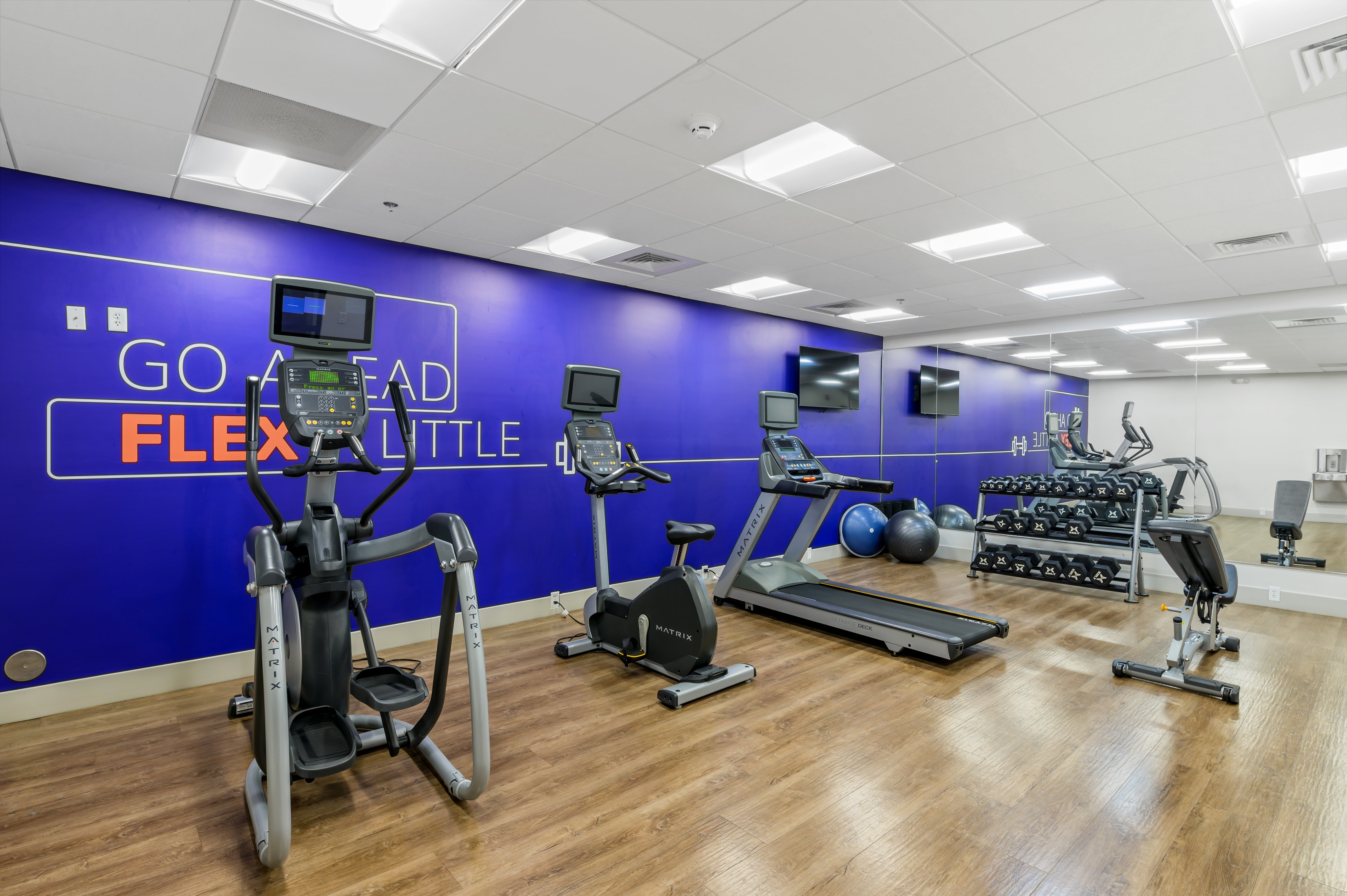 holiday inn express and suites white hall an ihg hotel