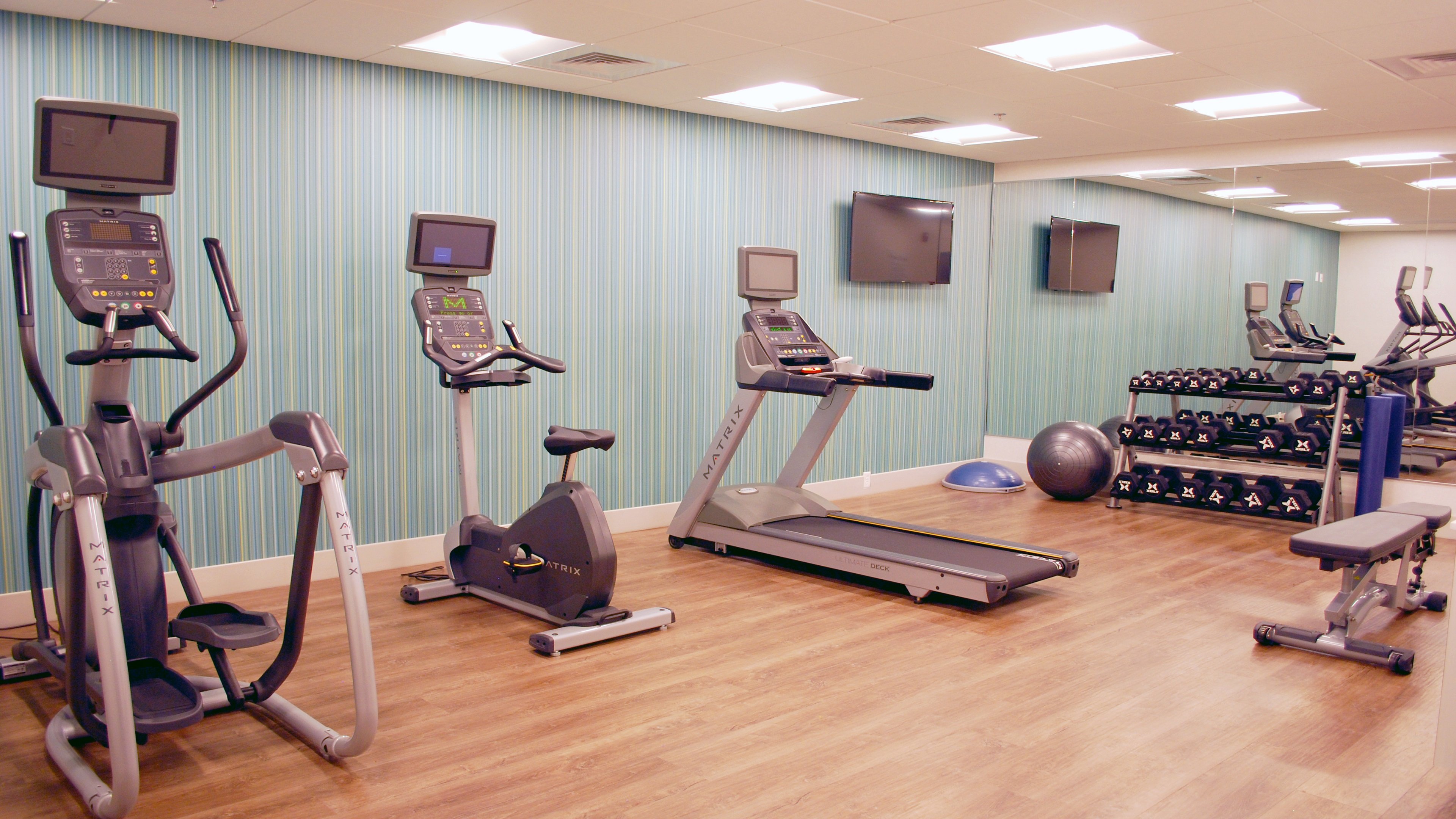 holiday inn express and suites white hall an ihg hotel