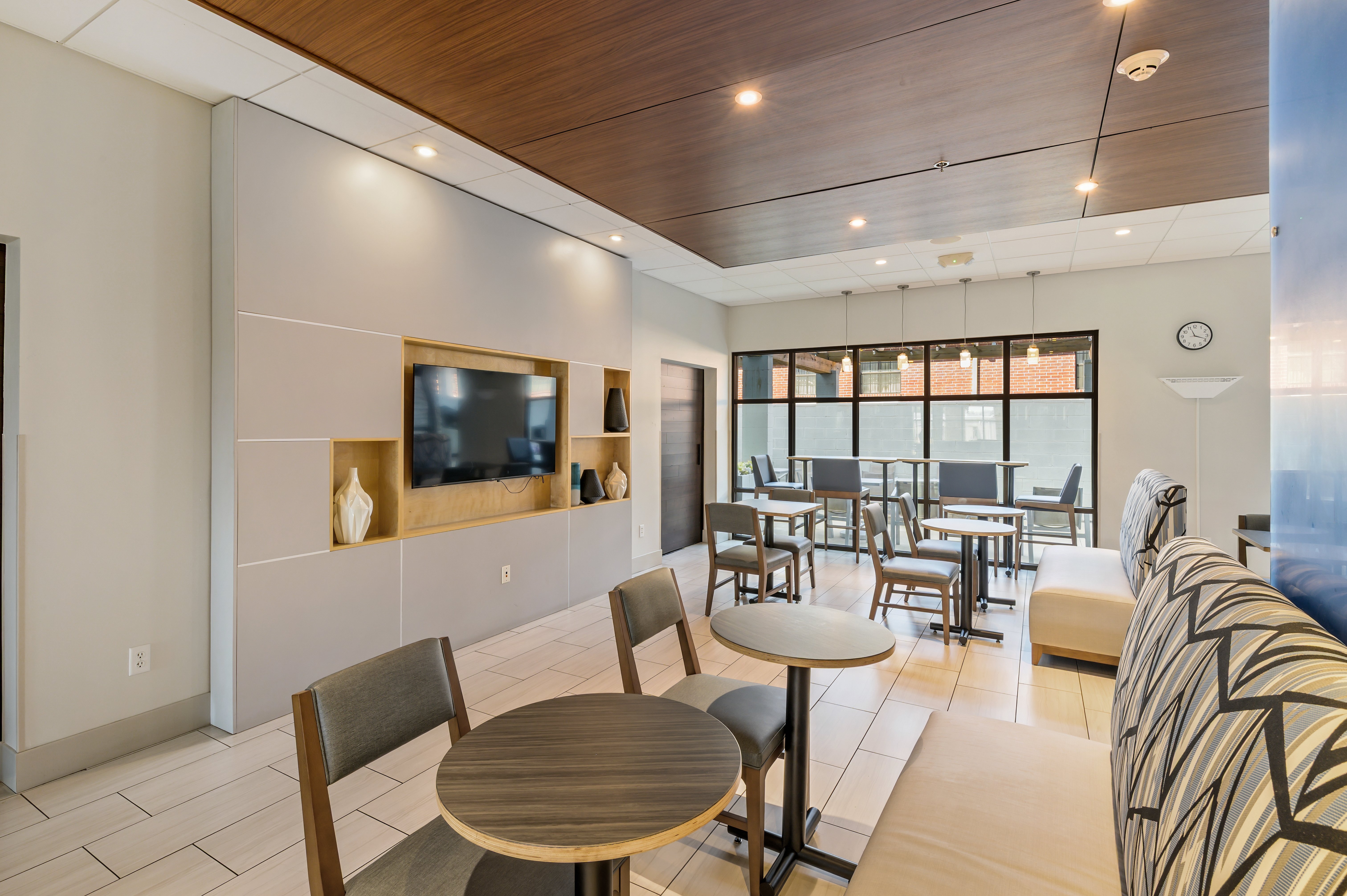 holiday inn express and suites white hall an ihg hotel